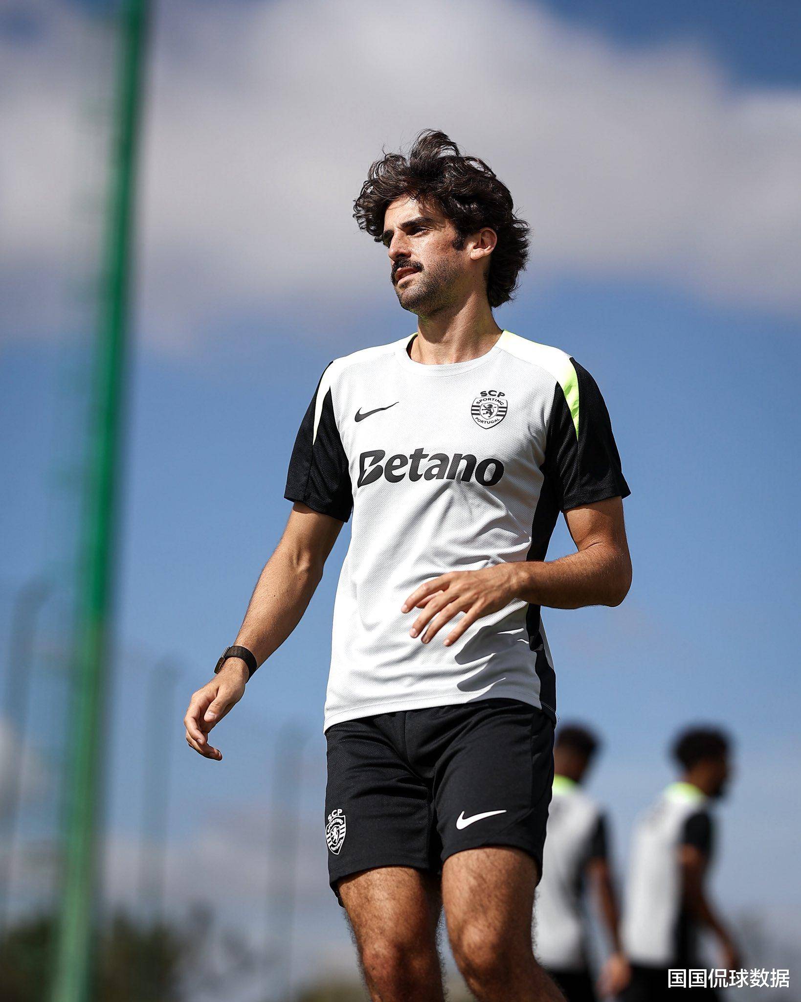 米兰下载-包含集结日葡超焦点战，莱比锡战术微调，更衣室稳定，资深球员宣示担当的词条